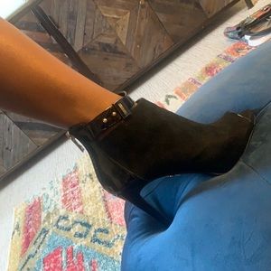 Size 7 J Lo high heel ankle boots